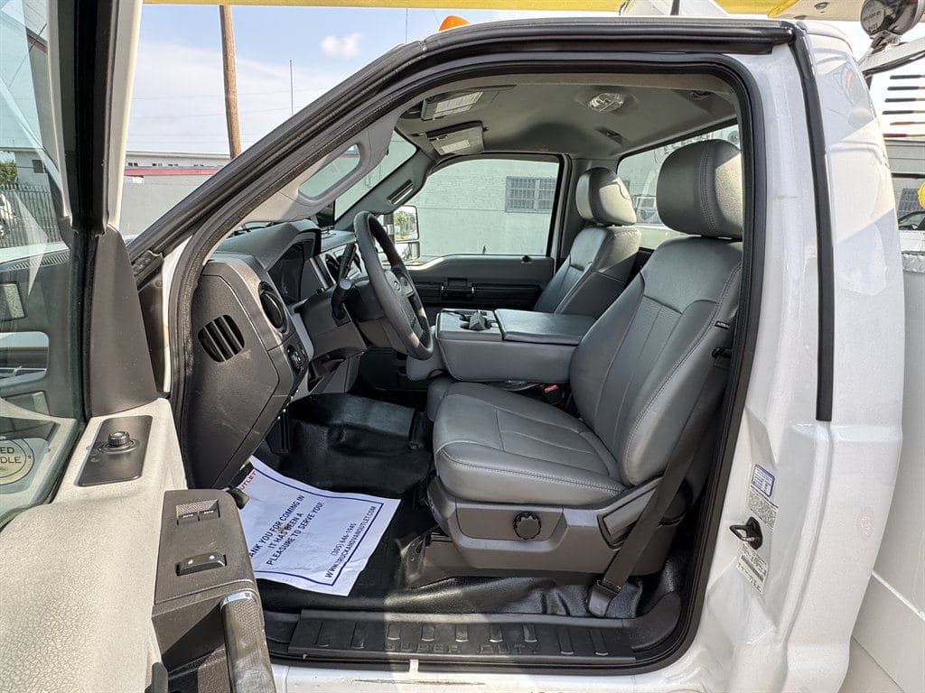2016 Ford F550 image 54