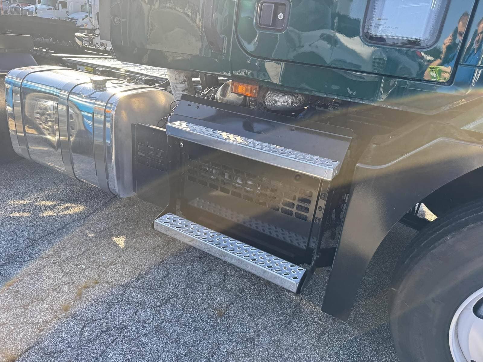 2020 Mack Anthem 64T Day Cab Truck image 7