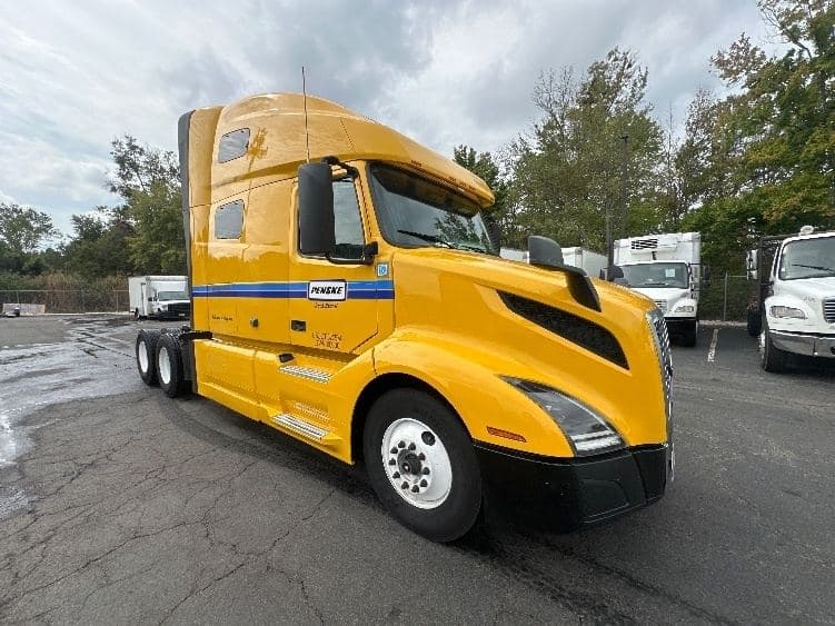 2022 Volvo VNL image 1