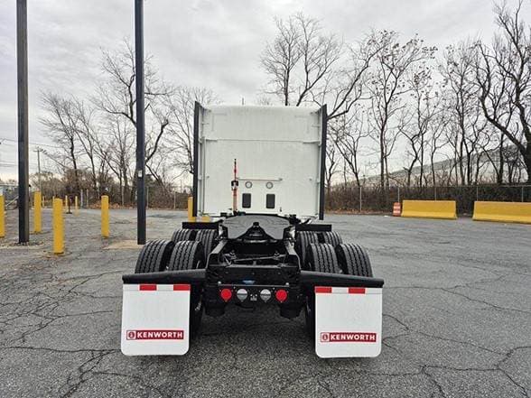 2025 Kenworth T880 image 3