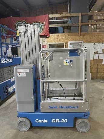2013 GENIE GR20 image 1