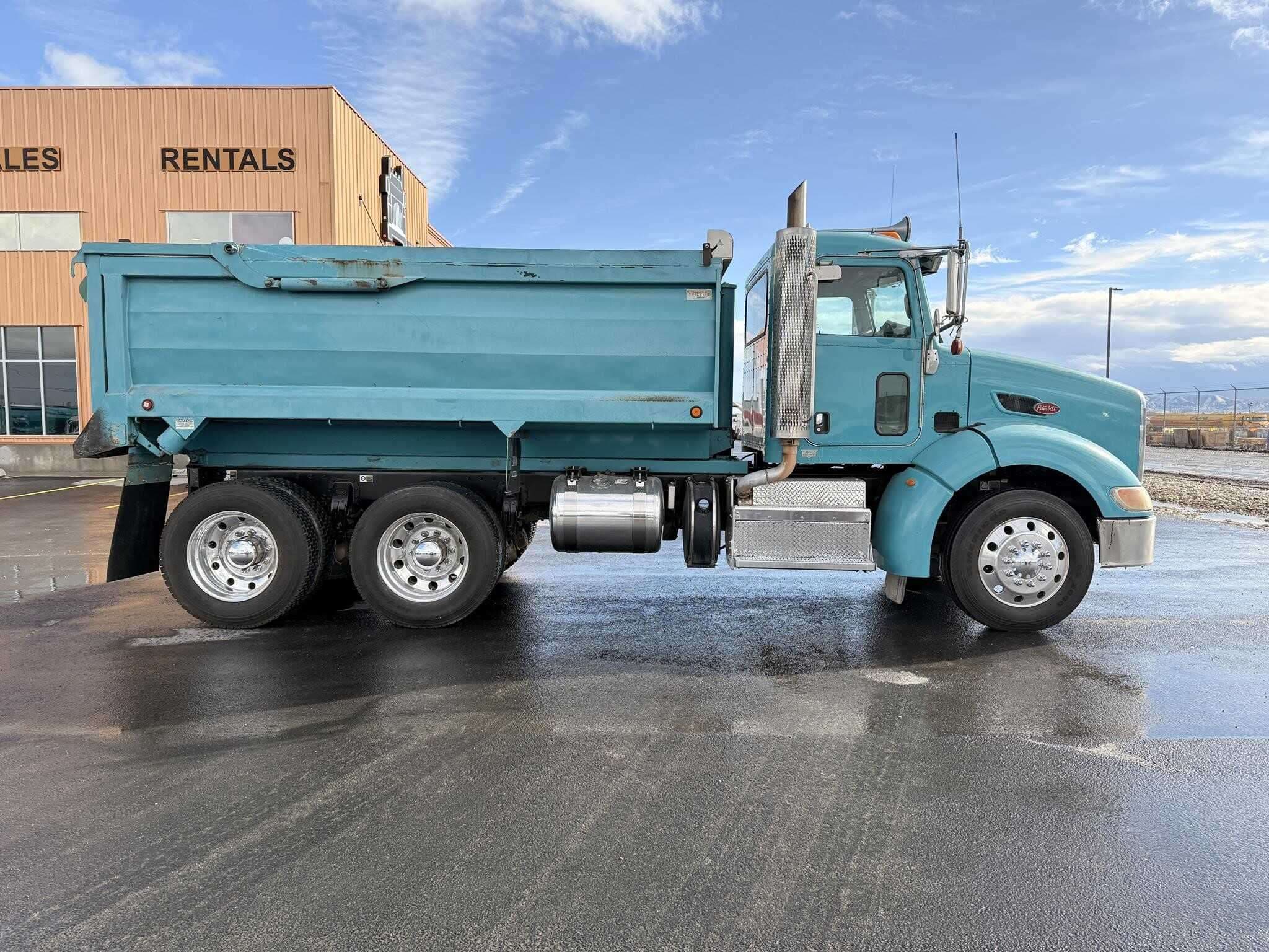 2013 Peterbilt 384 image 2