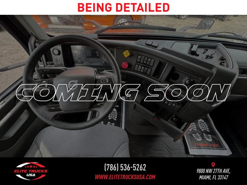 2019 Volvo VNL image 10