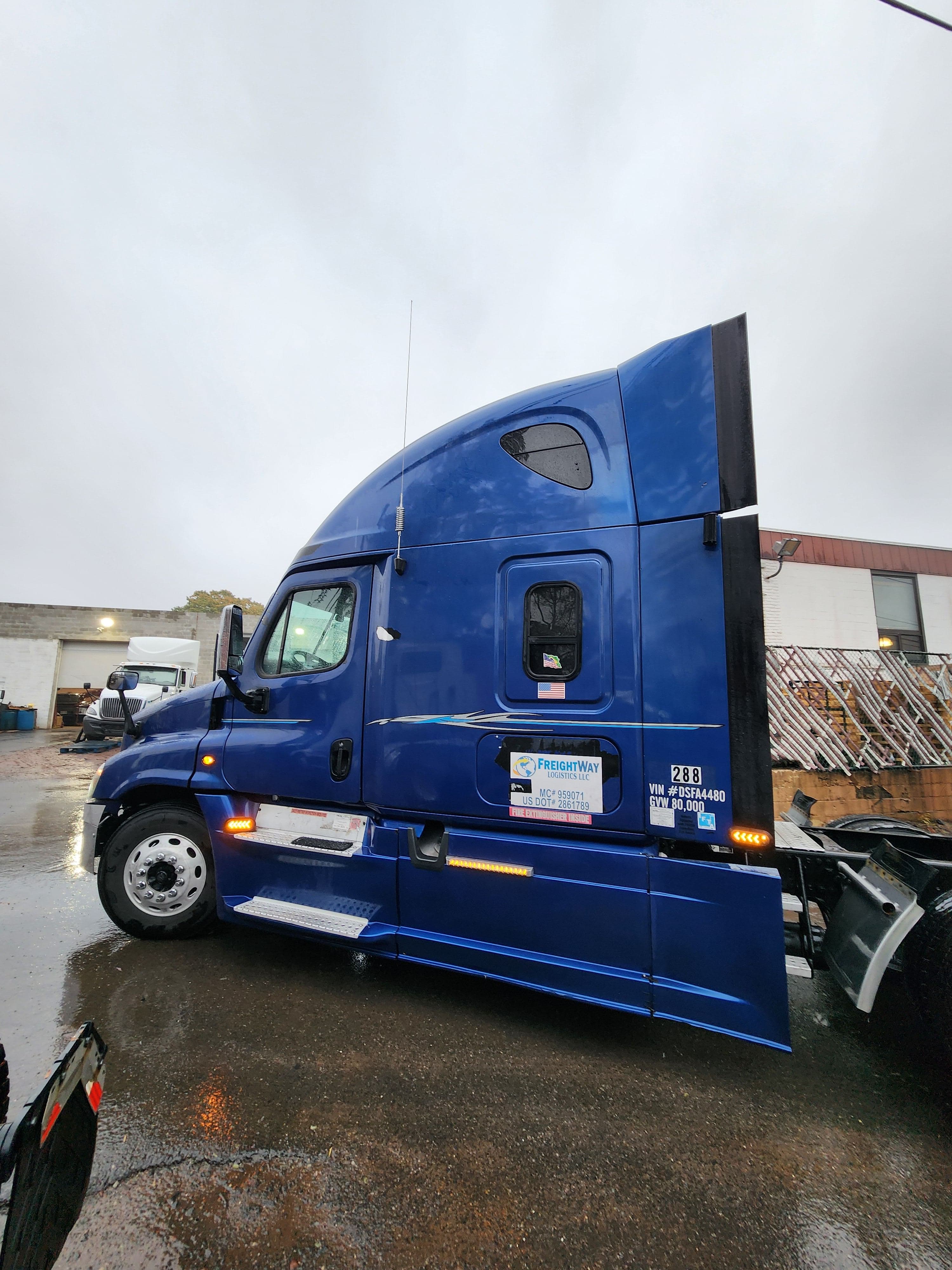 2013 Freightliner Cascadia image 5