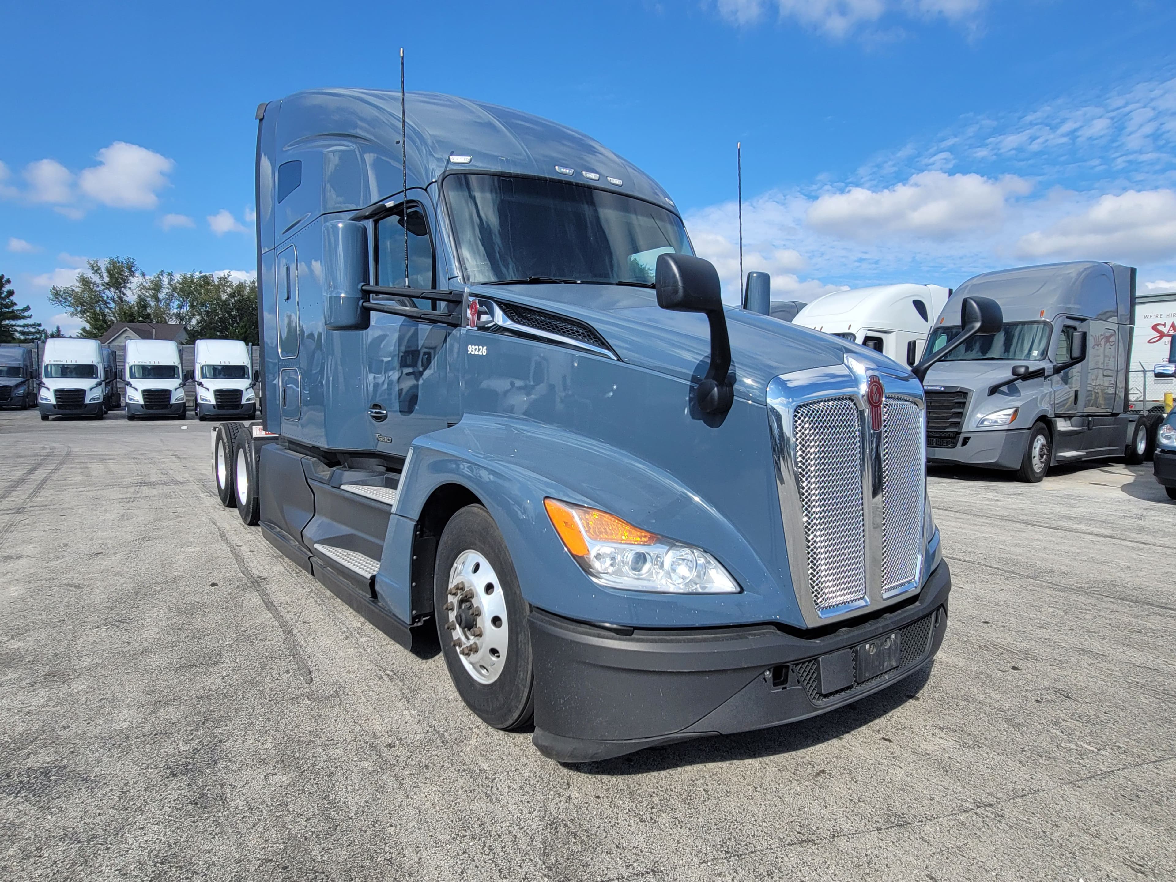 2023 Kenworth T680 image 5