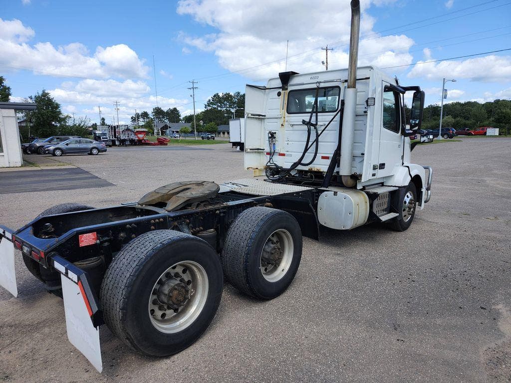 2016 Volvo VNL image 5