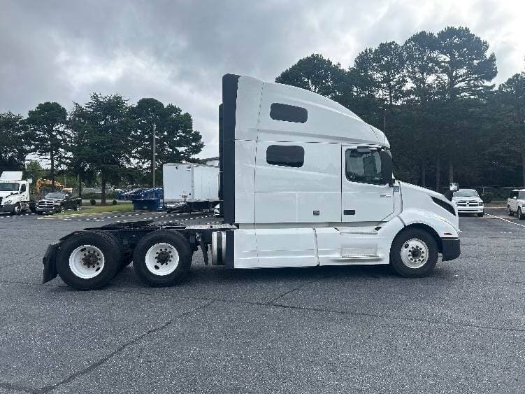 2022 Volvo VNL image 7