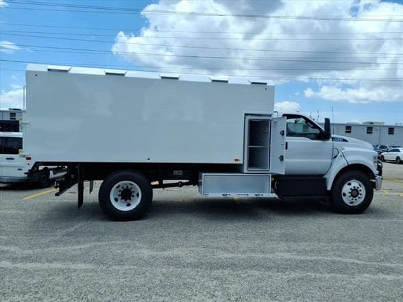 2027 Ford F750 SD image 9