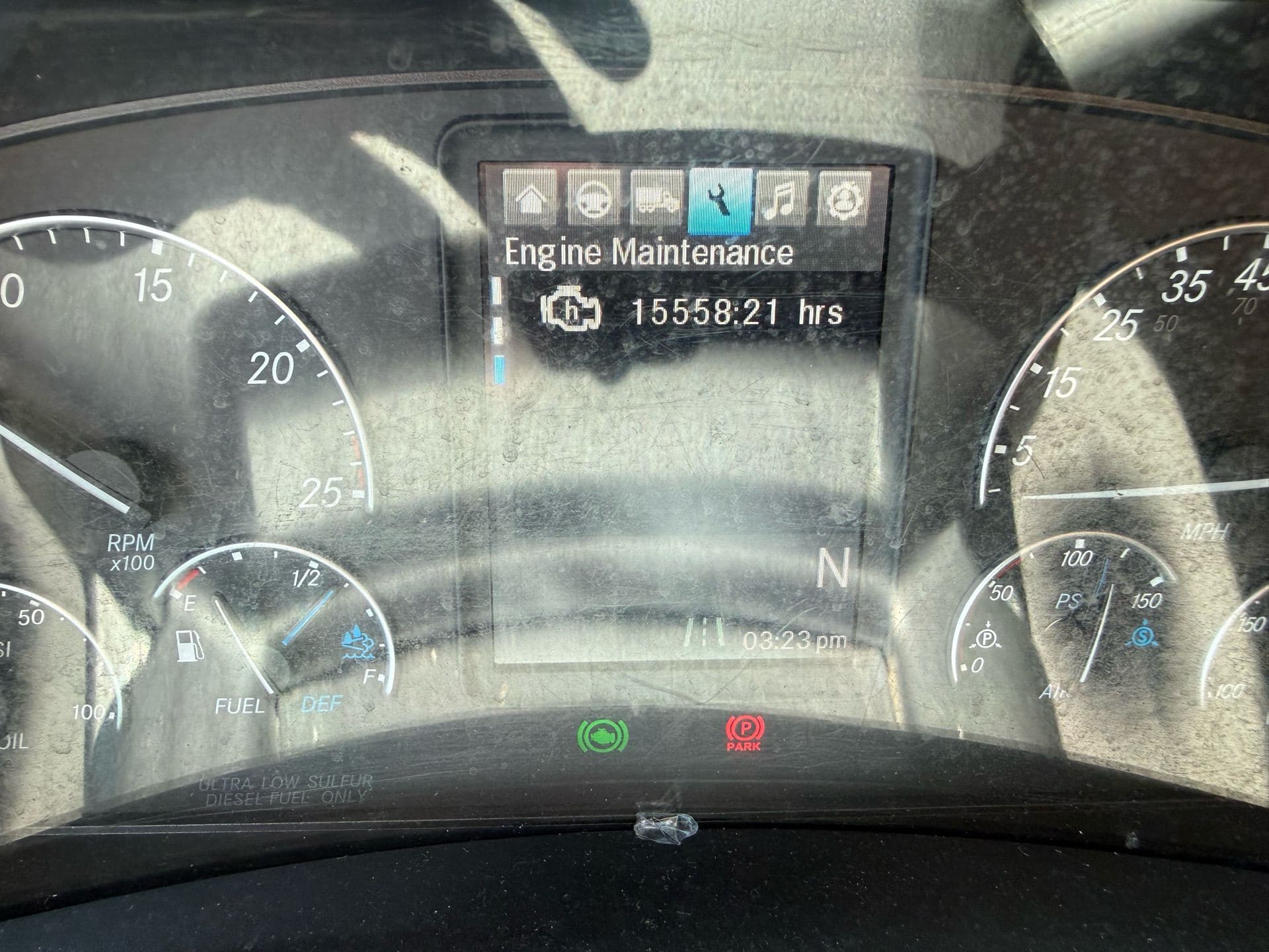2023 Freightliner - Cummins Engine - 438k - 15k Hours! image 18