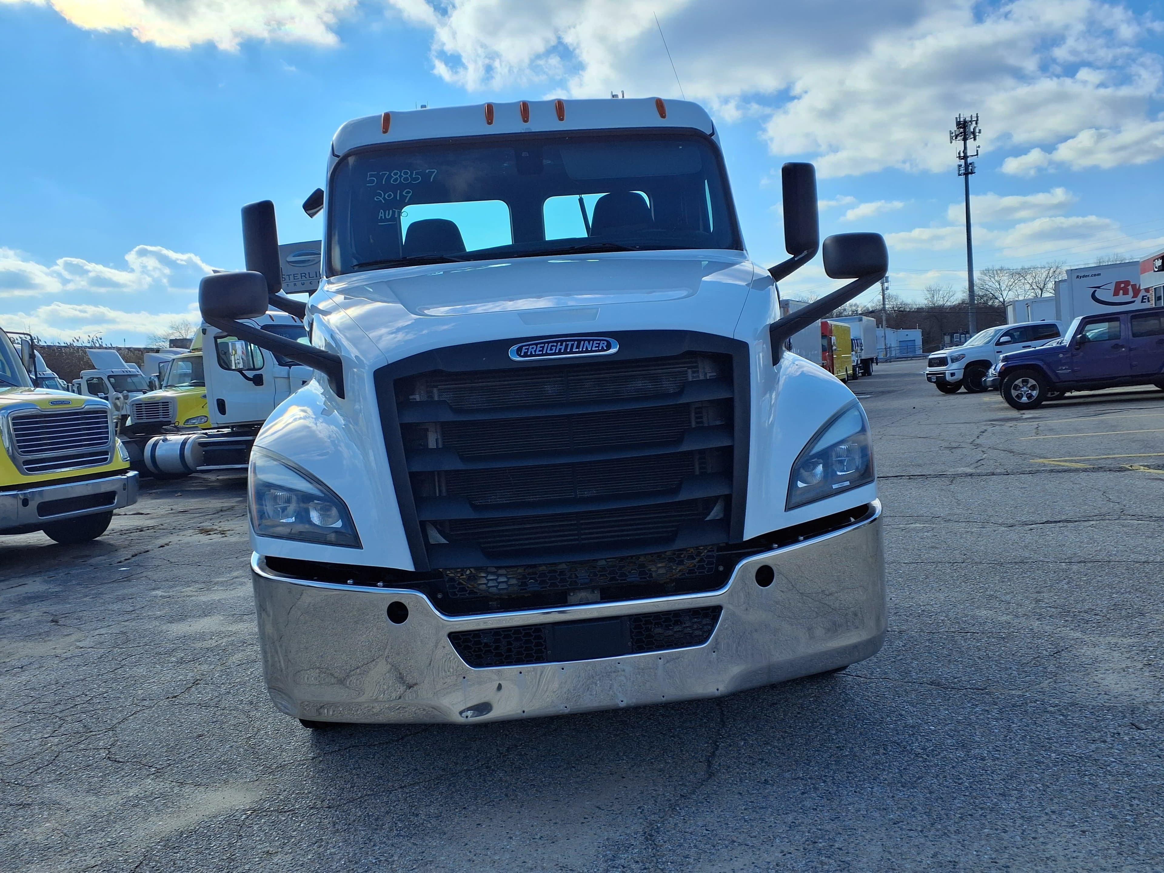 Used 2019 FREIGHTLINER/MERCEDES Conventional - Day Cab - PT126064ST For Sale image 3