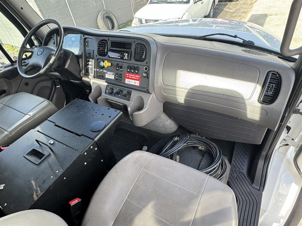 2015 Freightliner M2-112 image 69