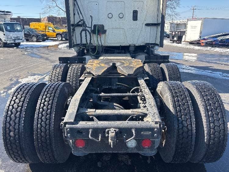 2023 International LT62F image 4