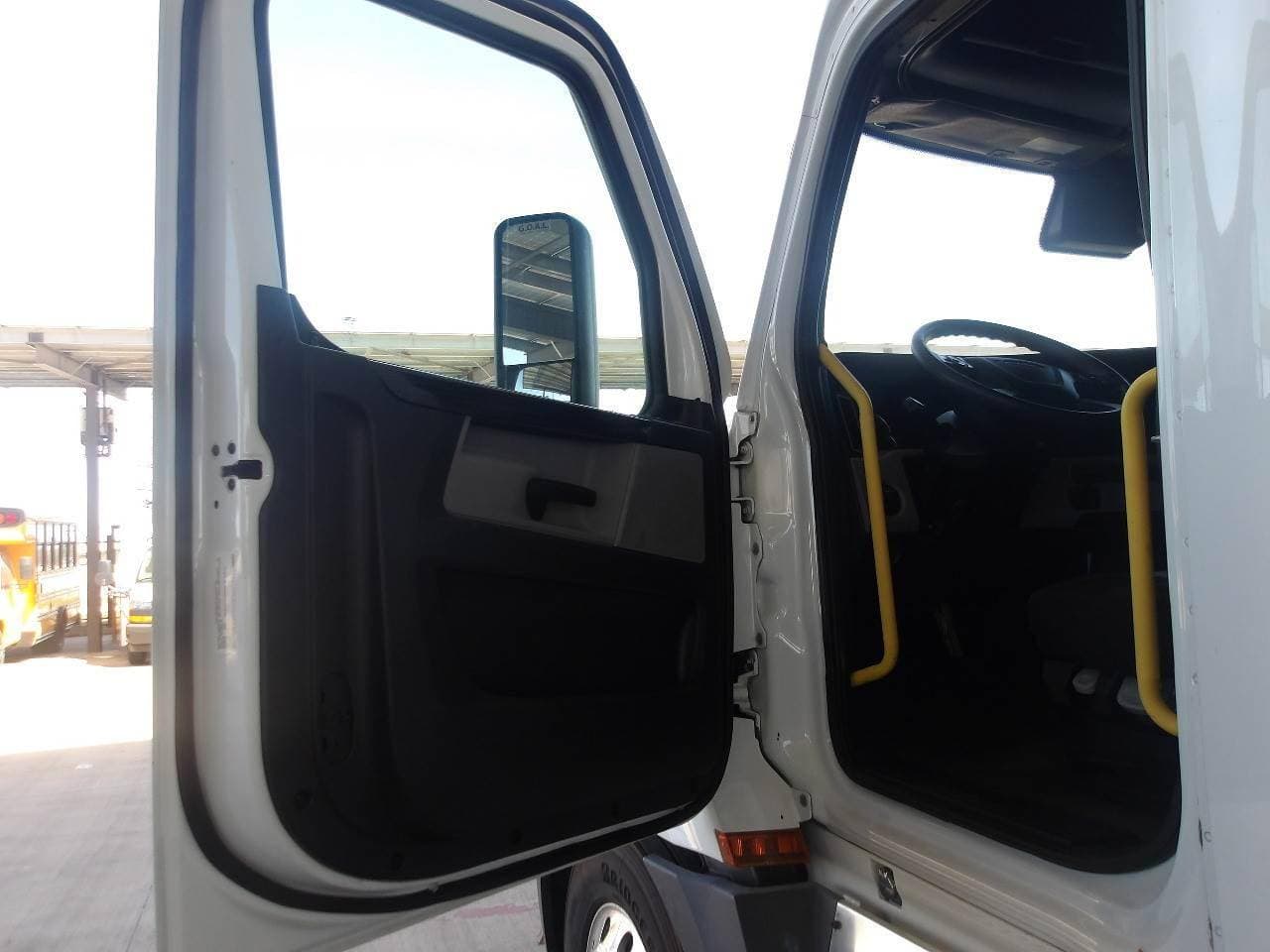 2022 Freightliner Cascadia 126 Sleeper Semi Truck - 72" Double Bunk, Detroit 400HP, Automatic image 10