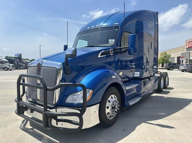 2021 Kenworth T680 image 2
