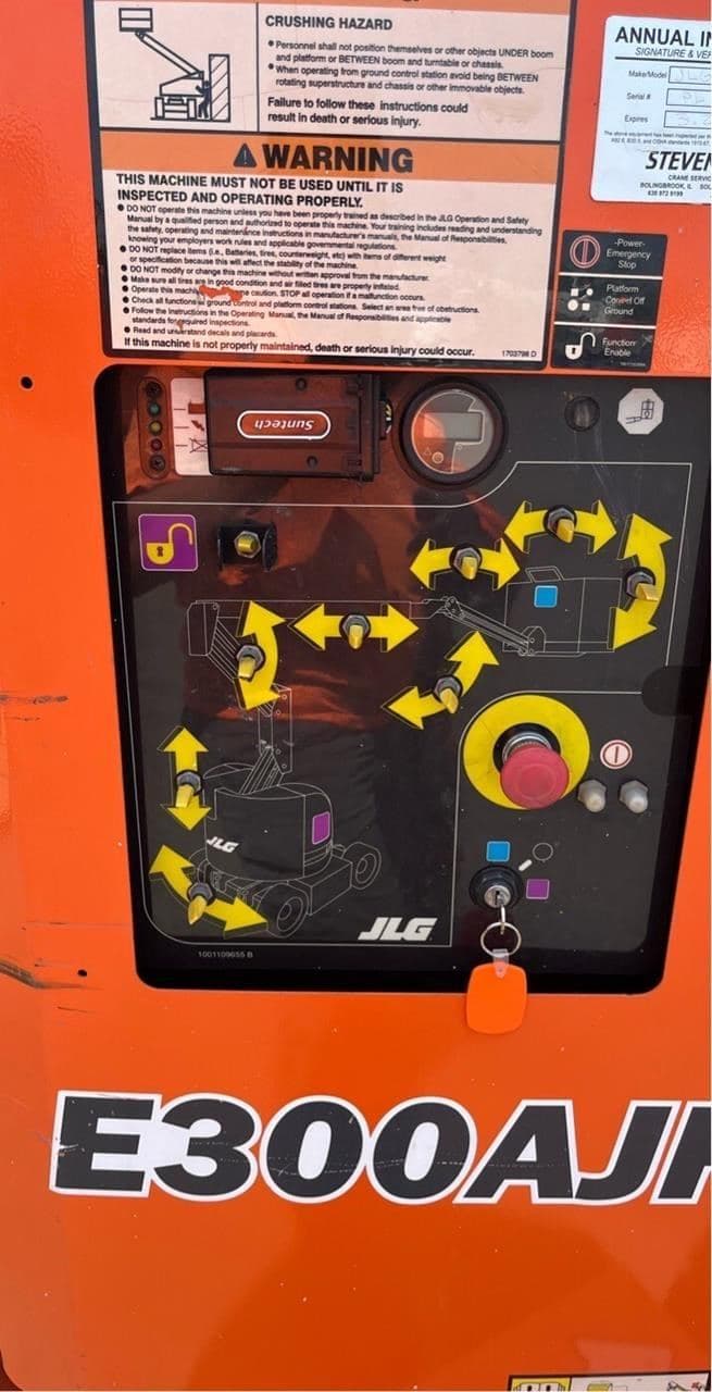 2015 JLG E300AJP PL8114 image 8