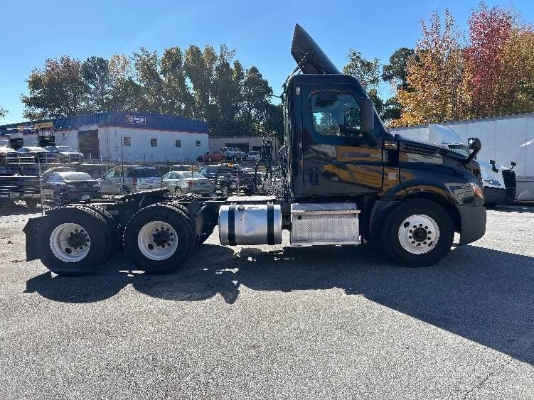 2019 Freightliner Cascadia 126 Day Cab Truck - 450HP, 12 Speed Automatic image 8