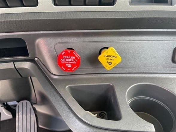 2025 Kenworth T880 image 27