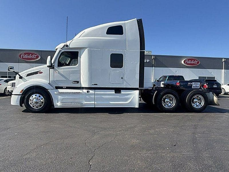 2024 Peterbilt 579 image 3