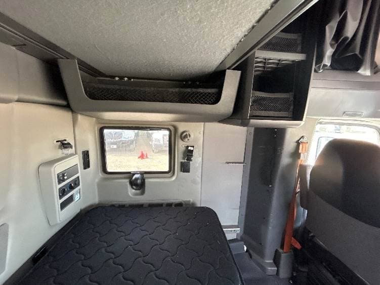 2023 International LT62F image 13