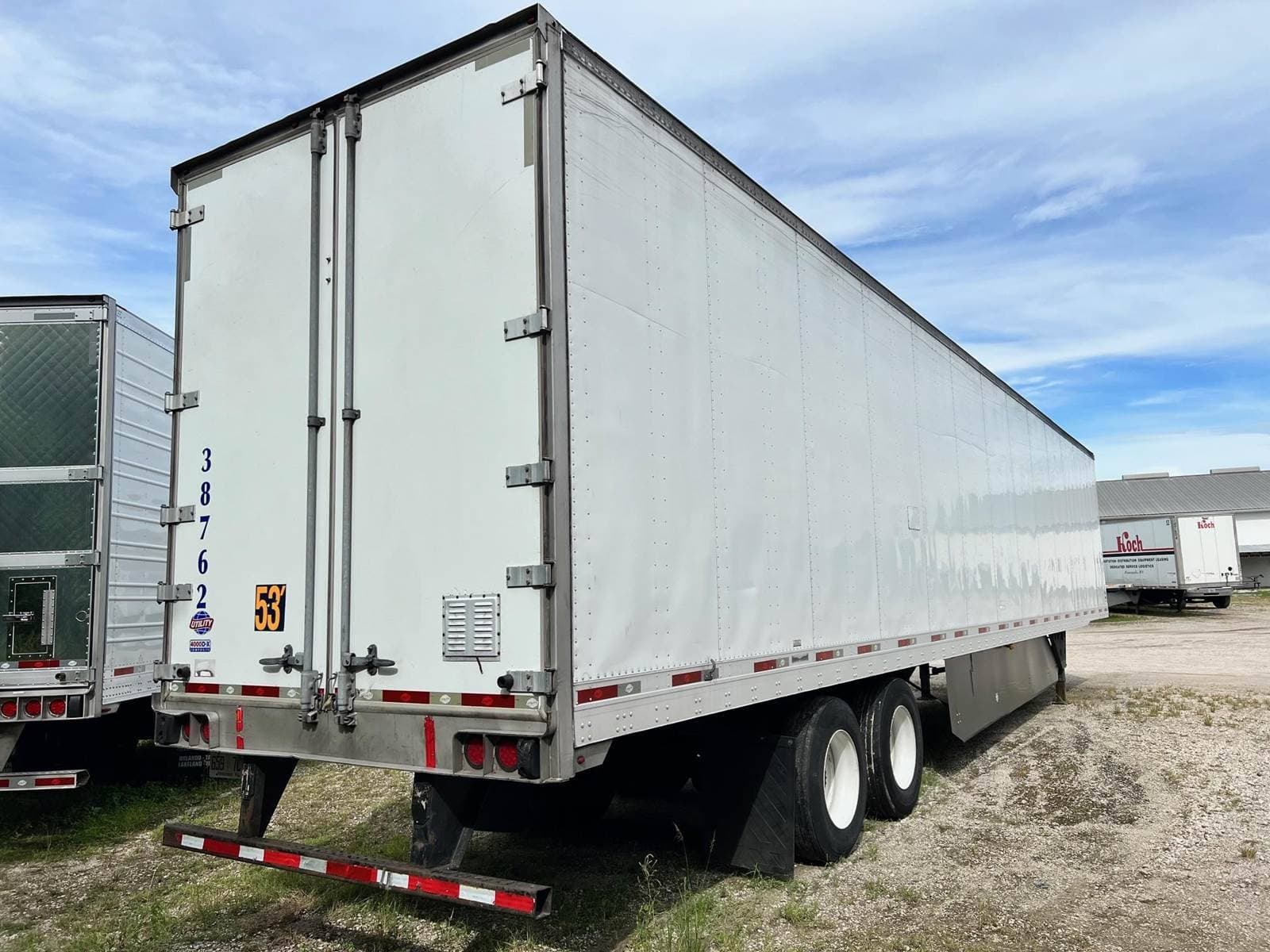 2019 Utility 4000D-X image 2