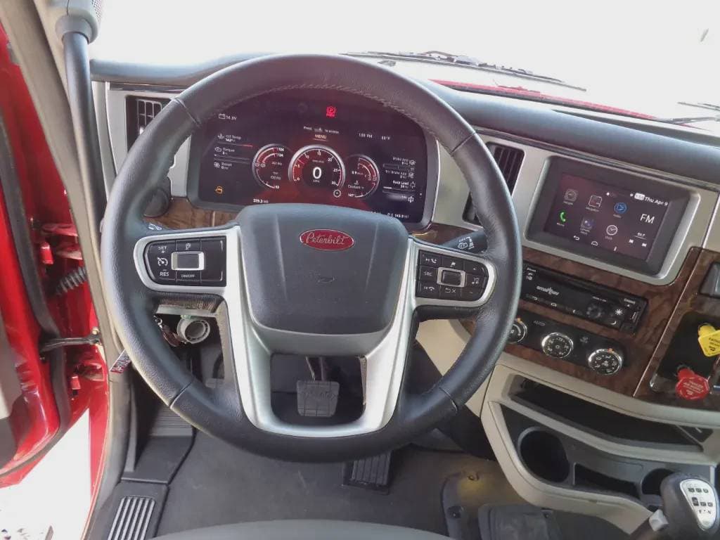 2025 Peterbilt 589 image 14