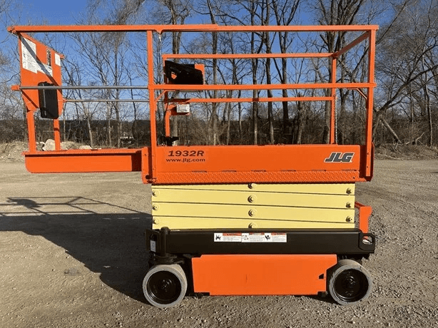 2018 JLG 1932R image 1