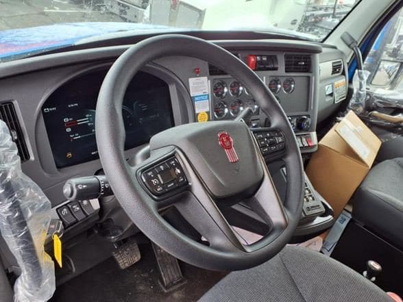 2025 Kenworth T880 image 11
