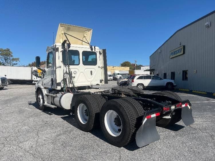 2019 Freightliner Cascadia 126 Day Cab Truck - 435HP, 12 Speed Automatic image 5