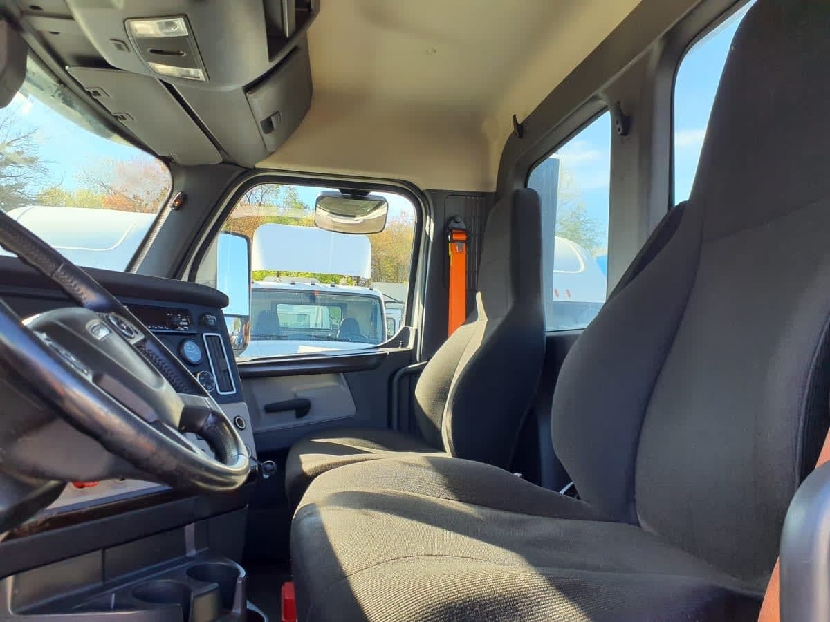 Used 2019 FREIGHTLINER Conventional - Day Cab - CASCADIA 126 image 7