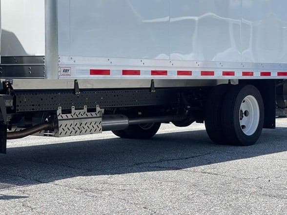 2025 Isuzu NRR image 7