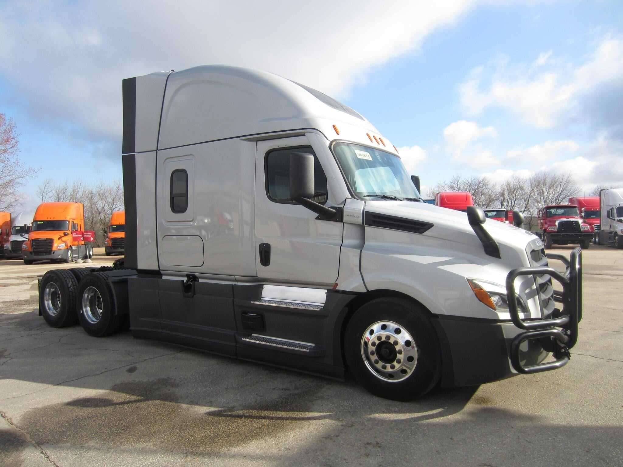 Used 2024 FREIGHTLINER CASCADIA 126 Conventional - Sleeper Truck in Shullsburg, Wi image 3