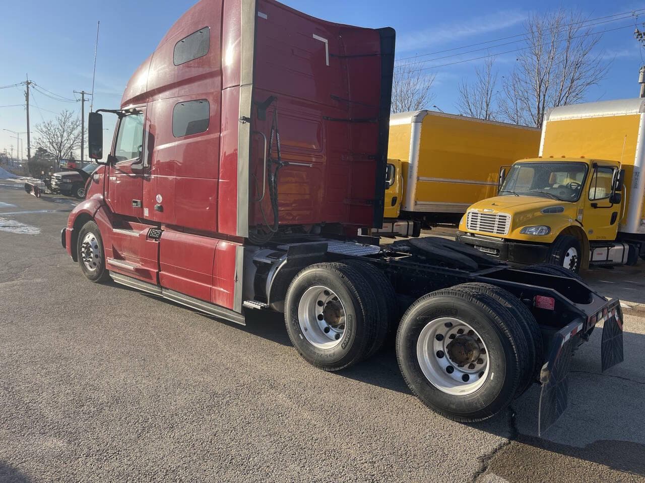 2022 Volvo VNL image 3