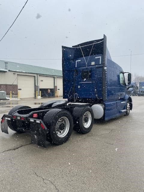 2022 Volvo VNR64T640 image 4