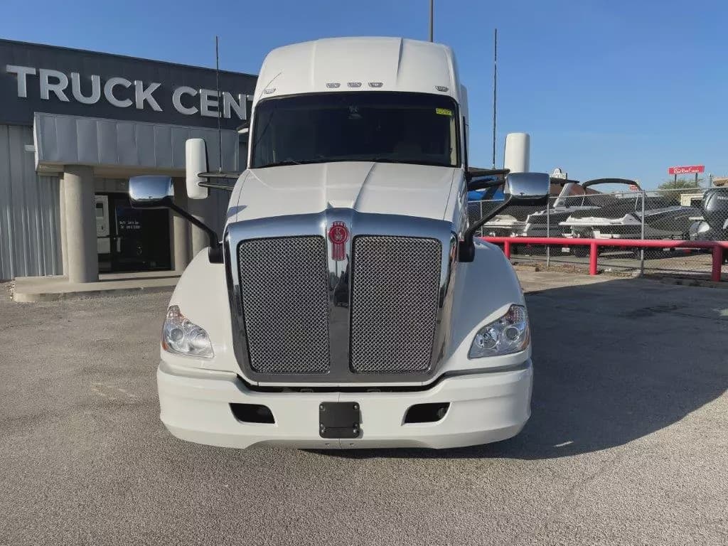 2022 Kenworth T680 image 3