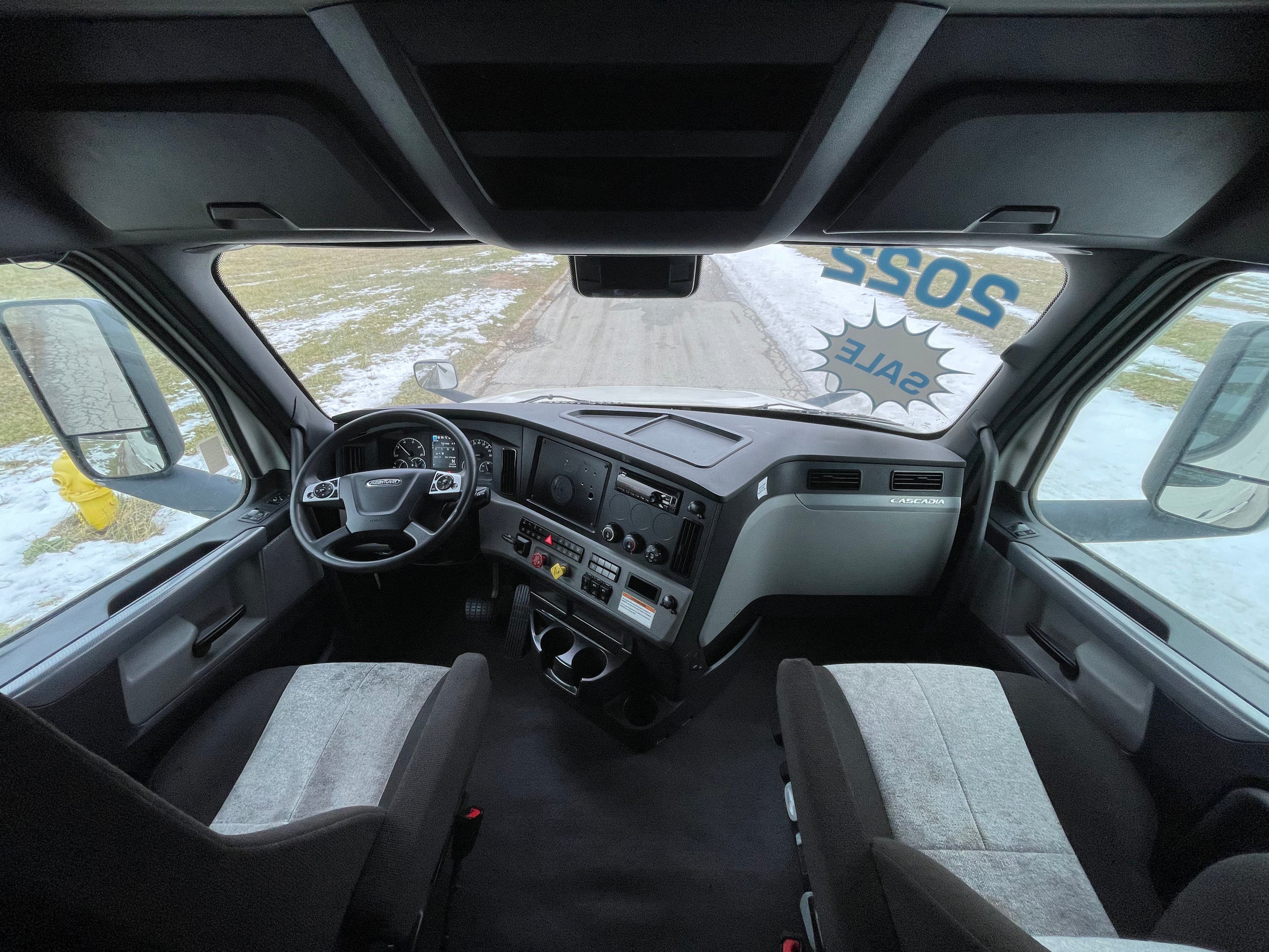 2022 Freightliner Cascadia 126 image 9