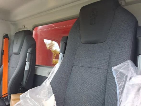 2025 Kenworth T880 image 18