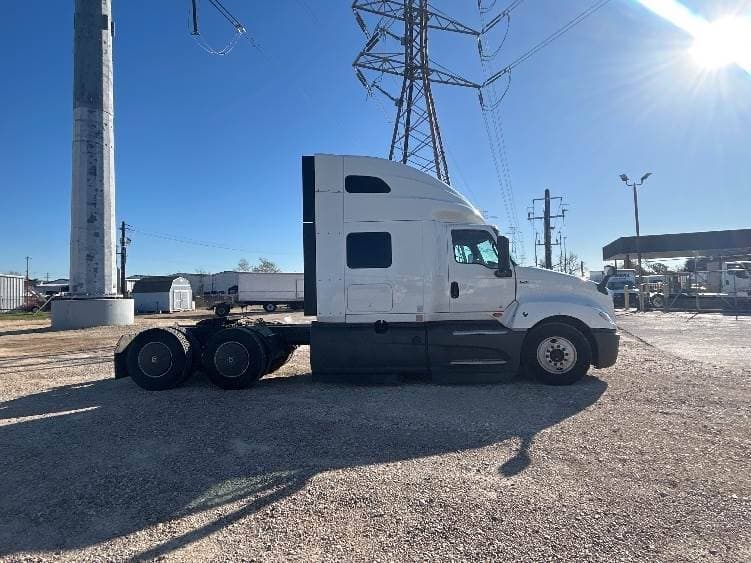 2023 International LT62F image 5