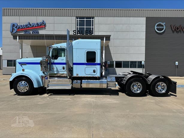 2021 Kenworth W9 Series image 8