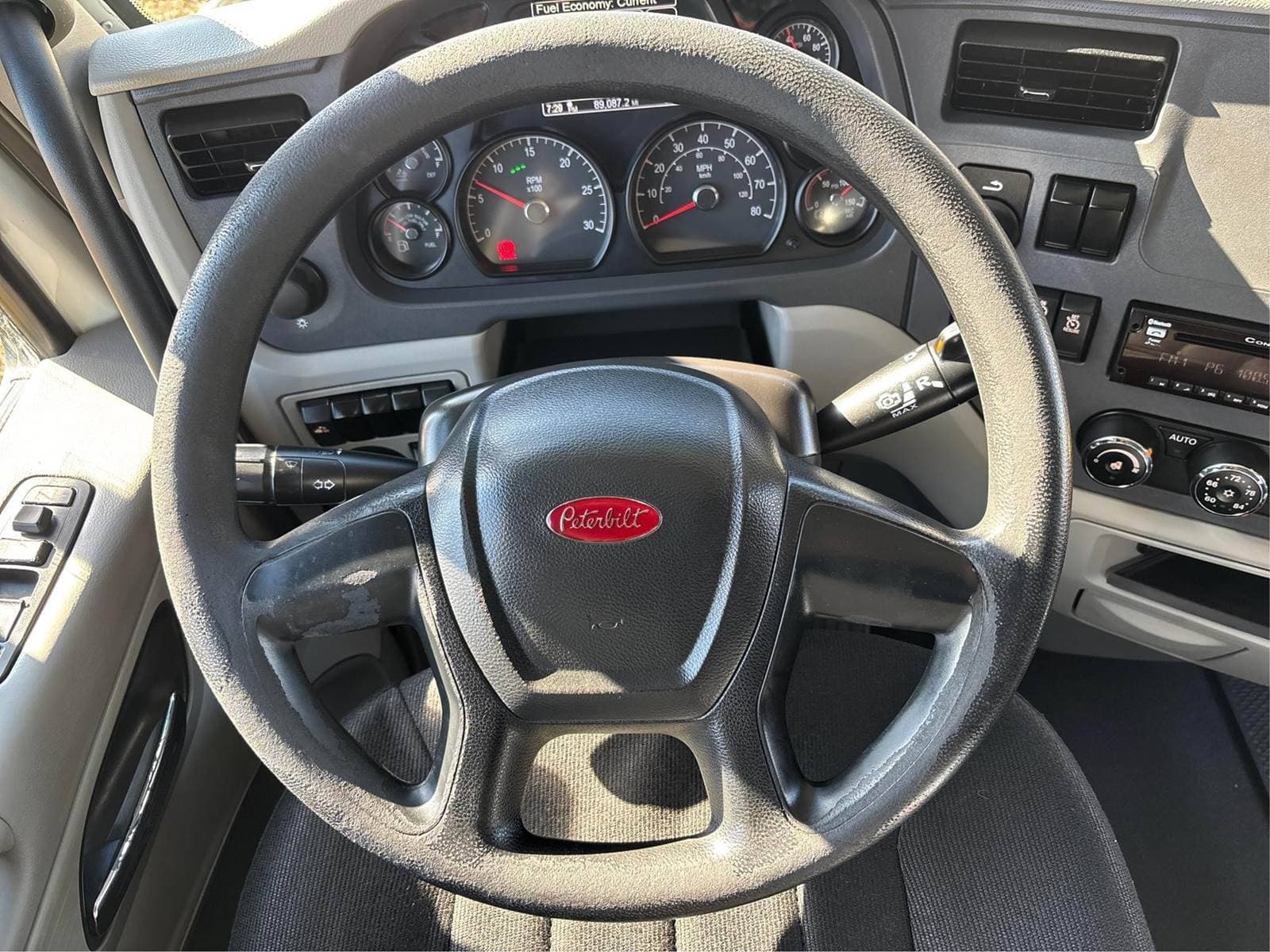 2020 Peterbilt 579 image 12
