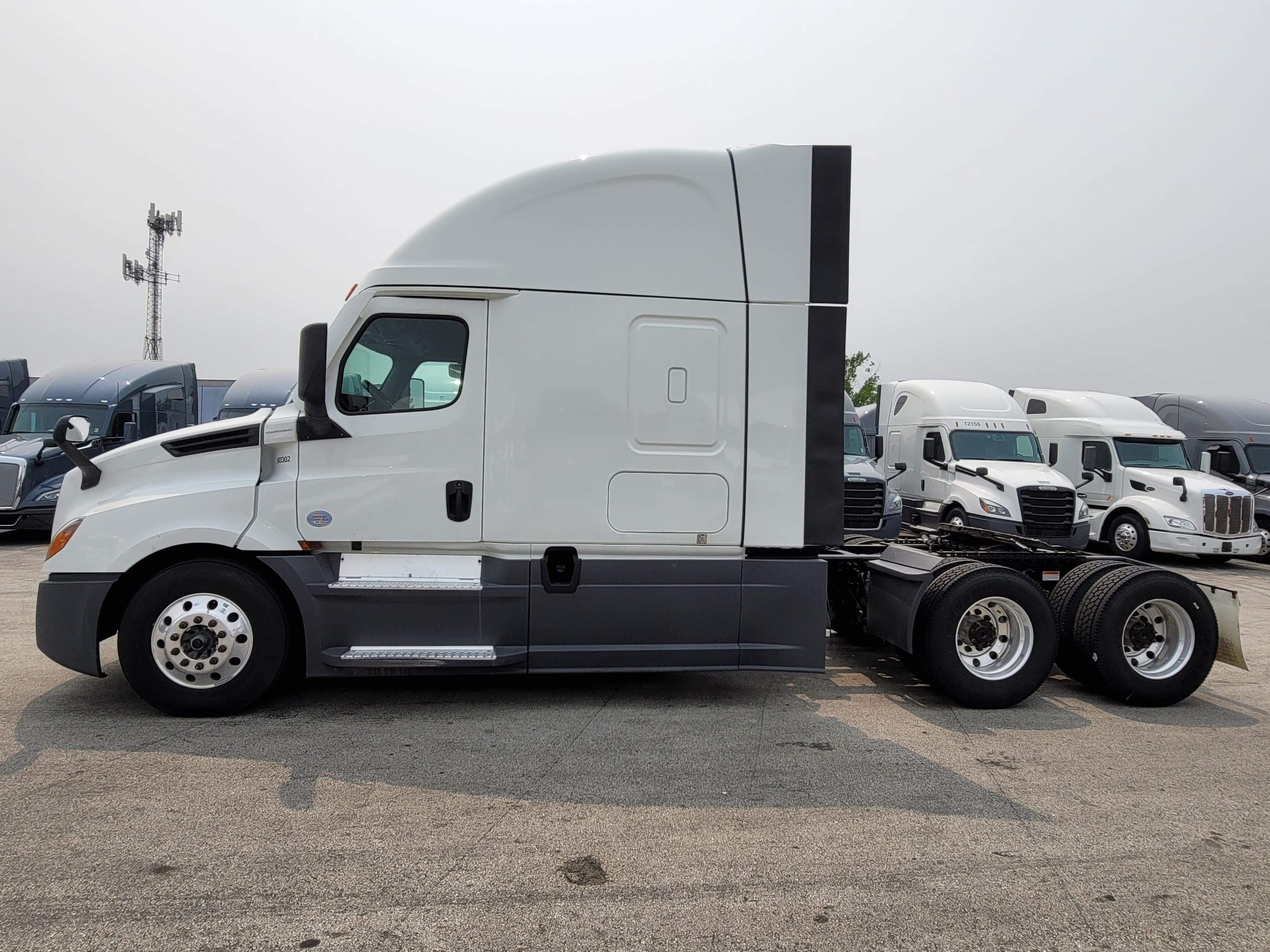 2023 Freightliner Cascadia 126 image 2