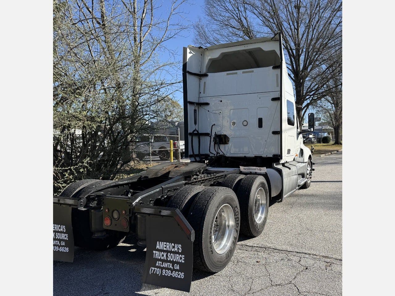 2018 International LT625 image 7