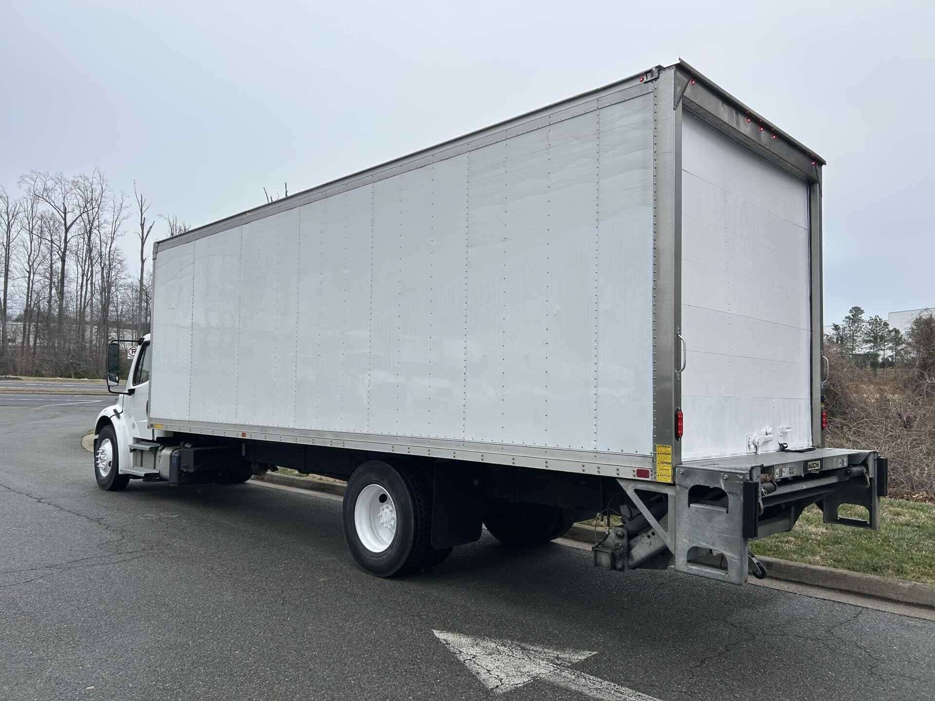 2022 Freightliner M2 image 5