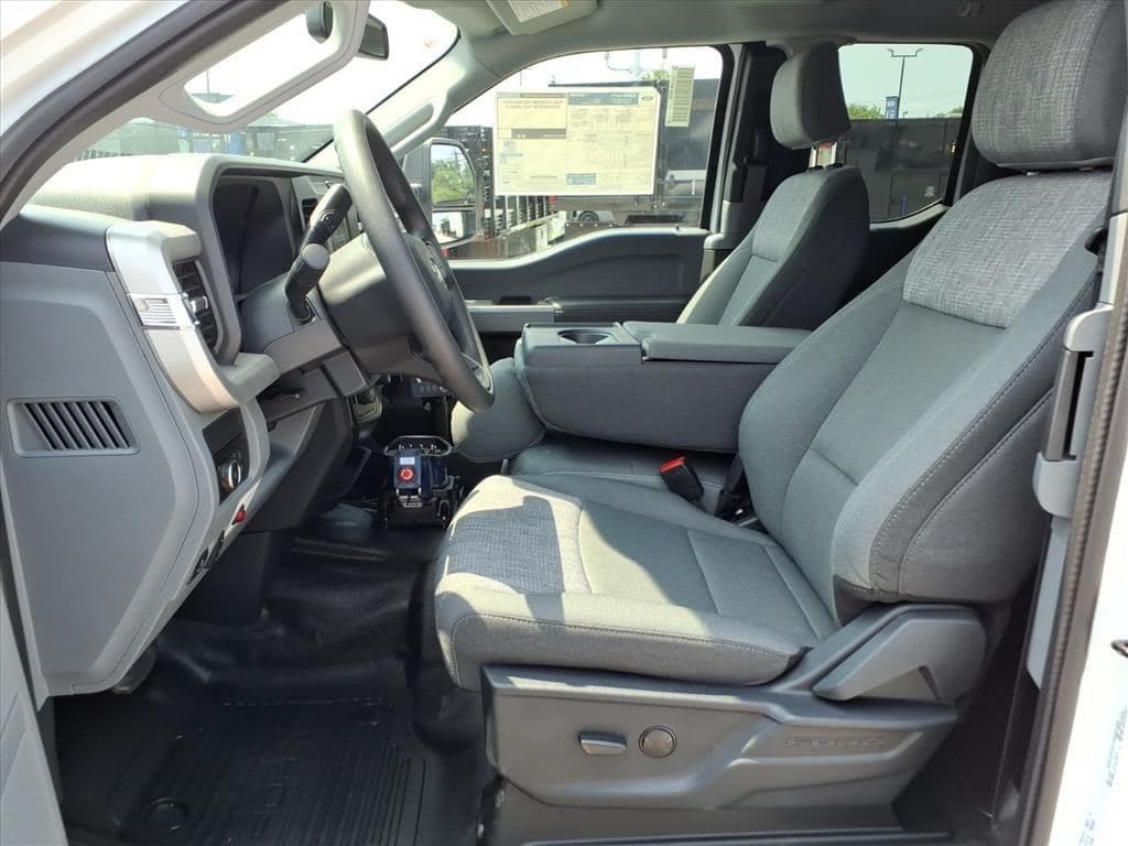 2026 Ford F550 XLT image 13