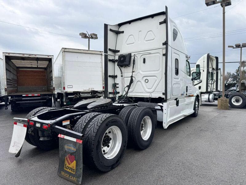 2021 Freightliner Cascadia image 6