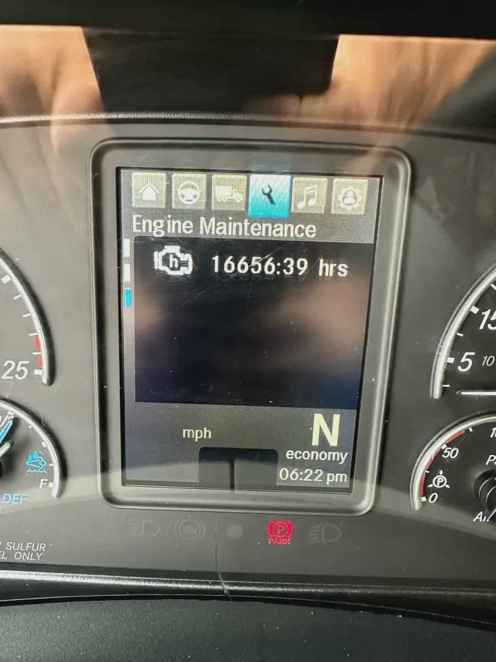 2020 Freightliner Cascadia image 11