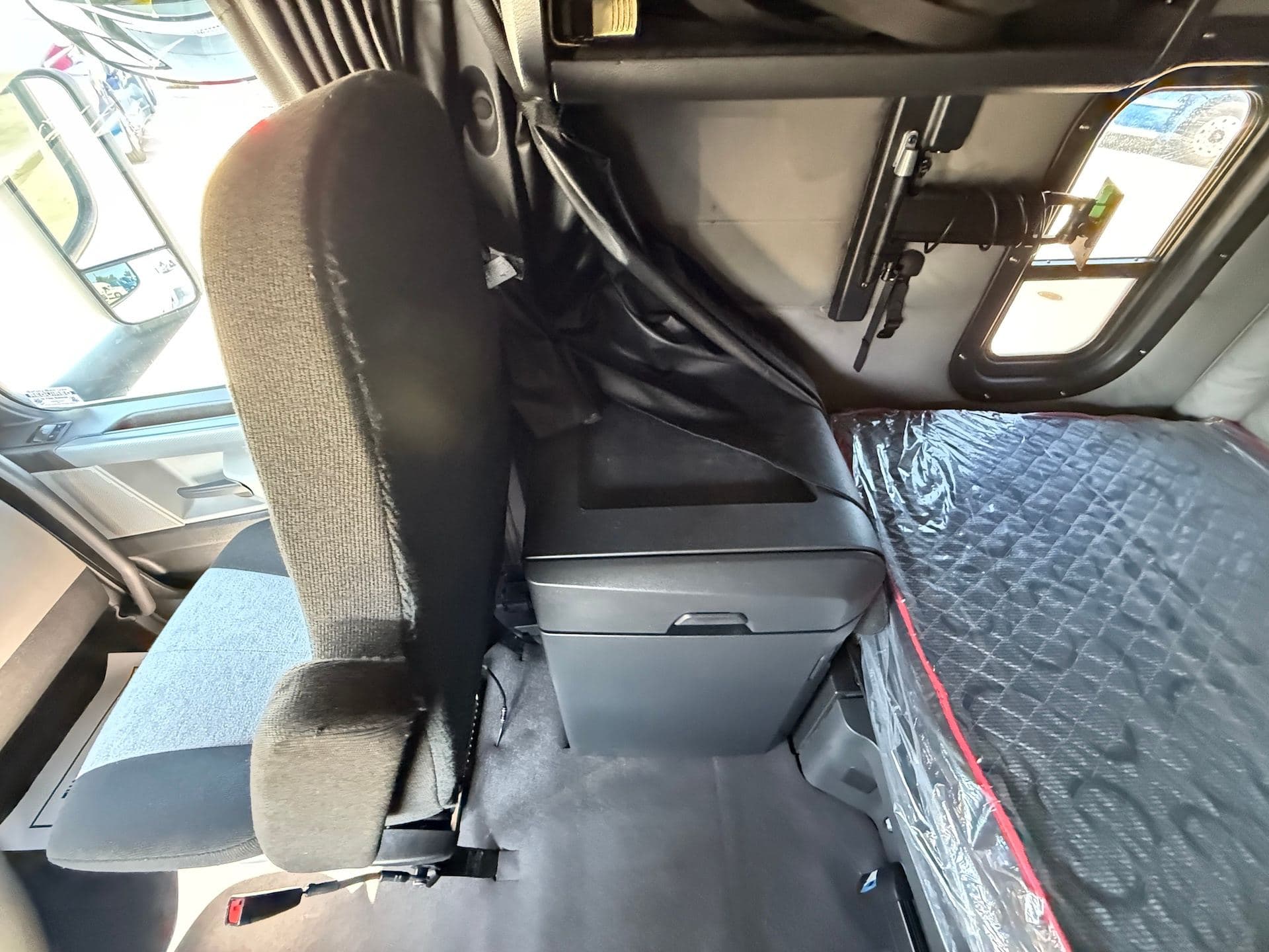 2021 Freightliner Cascadia 126 image 18