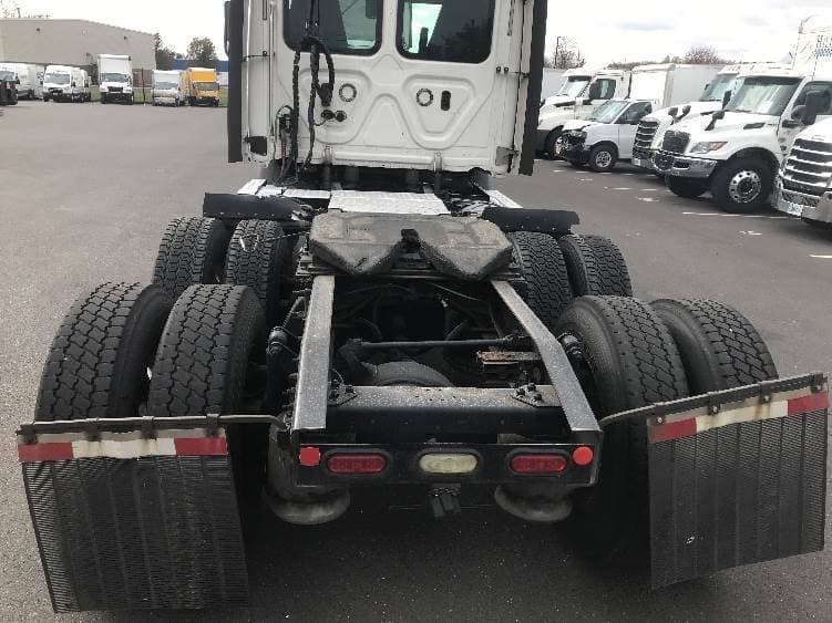 2021 Freightliner Cascadia image 10