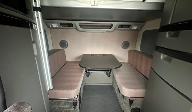 2024 Volvo VNL image 11