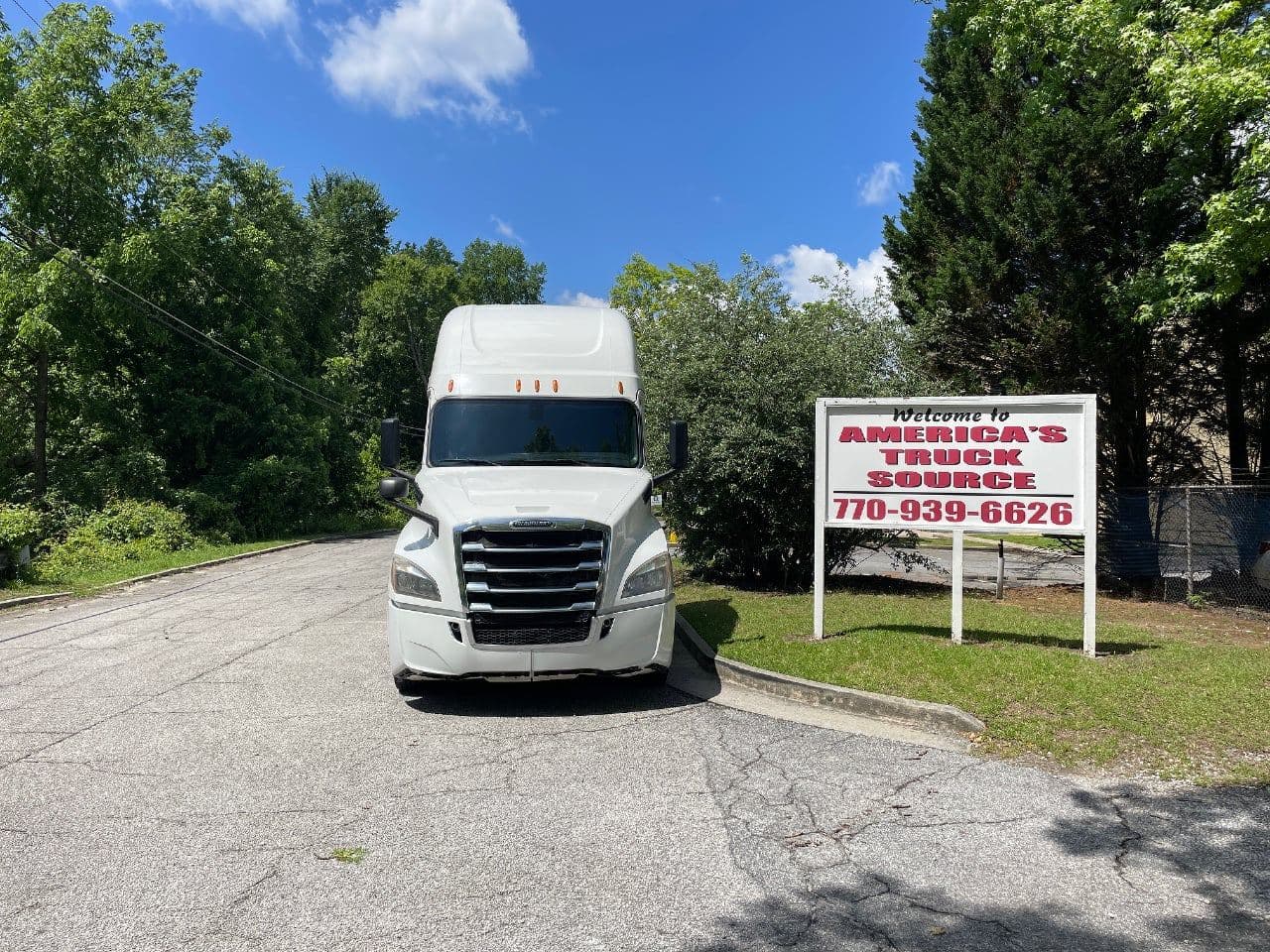 2019 Freightliner Cascadia 126 image 8