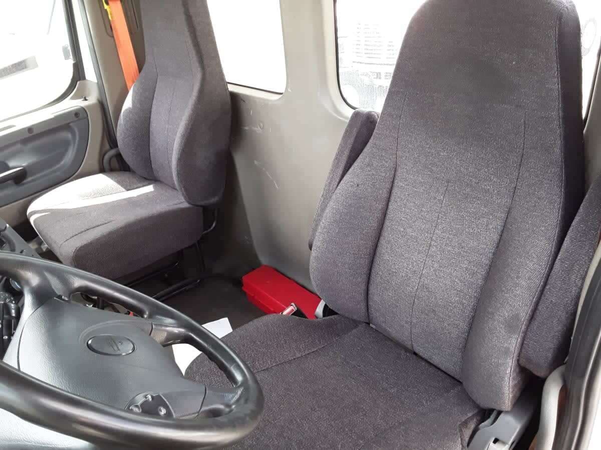 Used 2019 FREIGHTLINER Conventional - Day Cab - CASCADIA 125 image 6